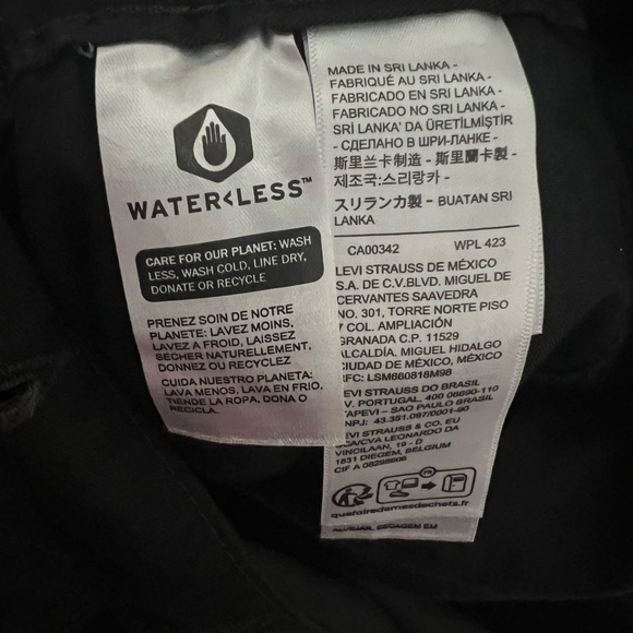 Levi’s Women’s Iconic Jumpsuit In Black - Picture 7 of 14